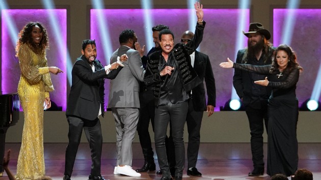getty_lionelrichiegershwinprizeshow_0310111