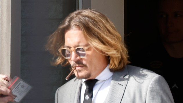 getty_johnny_depp_suit_04122022