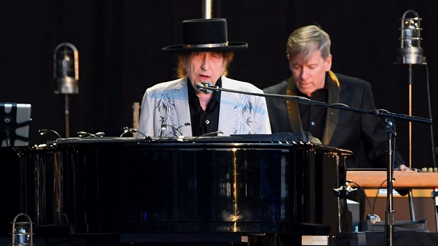 getty_bobdylan630_041822
