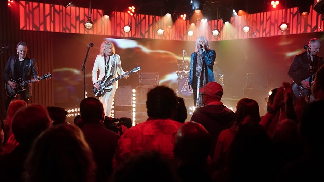 m_defleppard630_onkimmel2_061322