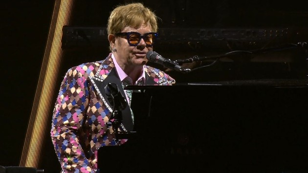 m_eltonintoronto_090822