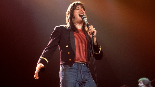 getty_steveperry_110722