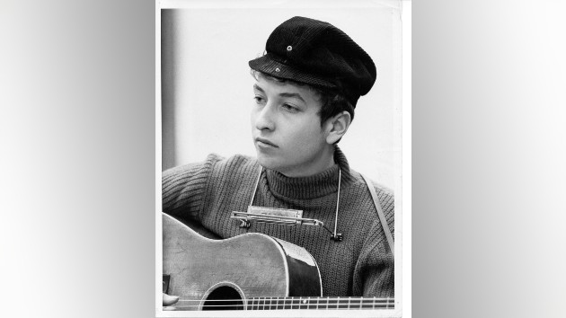 getty_bobdylanyoung_110922