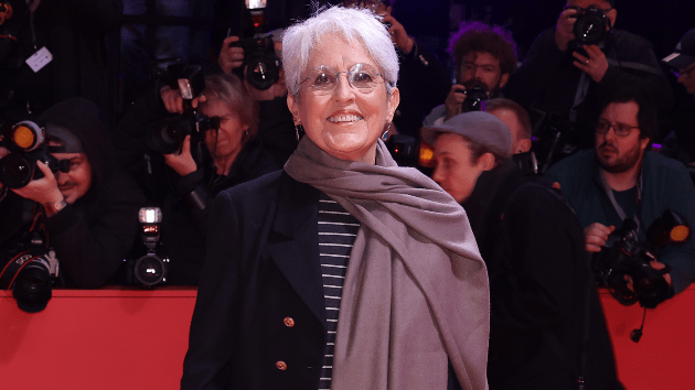 getty_joanbaez_02172363341