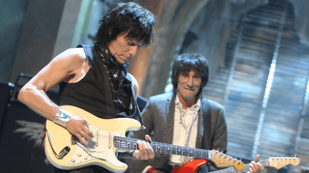 getty_jeffbeckronwood_0331232111