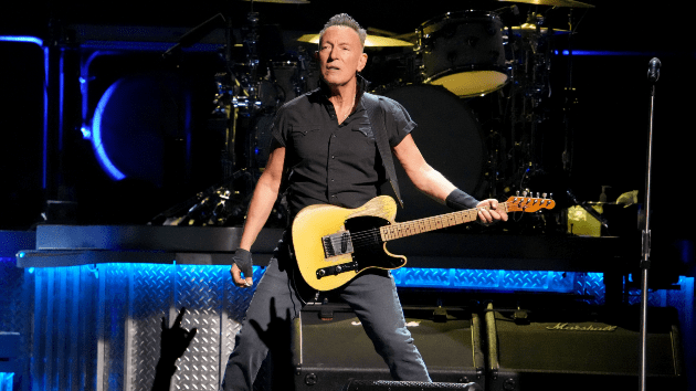 getty_brucespringsteen_041023473228