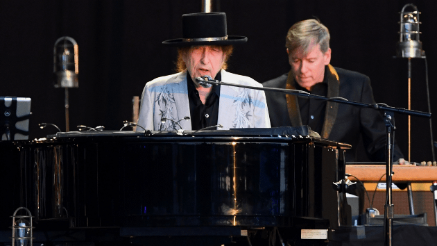 getty_bobdylan_042623585048