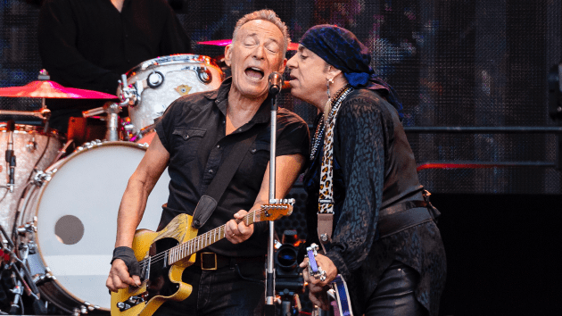 getty_brucespringsteen_060923923768