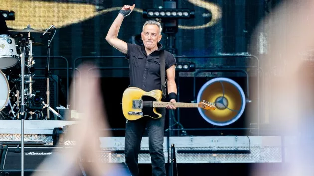 getty_brucespringsteen2_0615236179