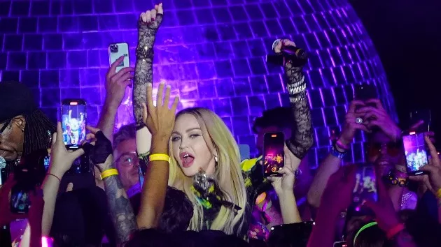getty_madonnafistup_07302392413