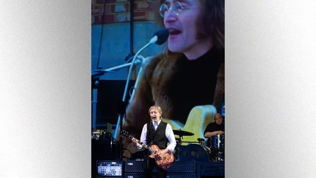 getty_paulmccartneywithjohnlennonvideoinbackground_080223356450