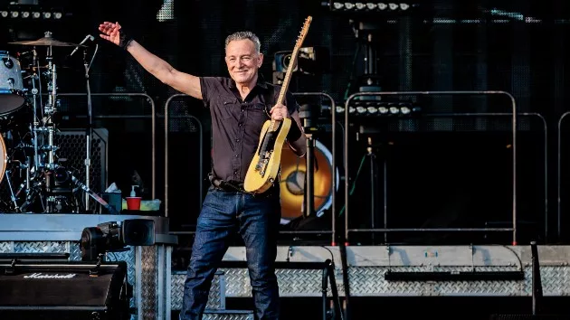 getty_brucespringsteenonstage_080323727660
