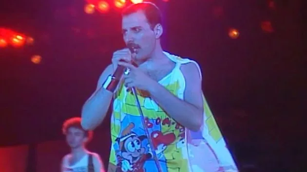 m_freddiemercuryqueen_080423457946