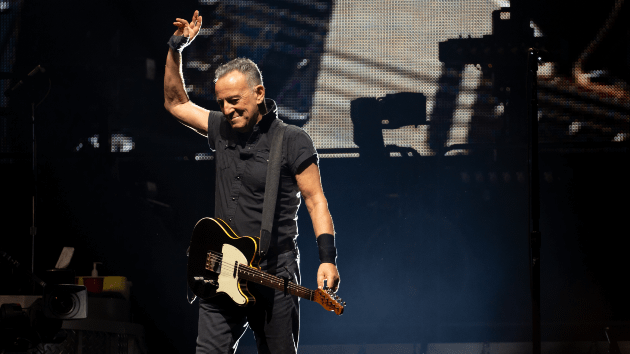 getty_brucespringsteen_090523711309