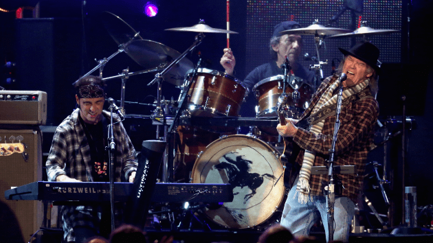 getty_neilyoungnilslofgren_092023246875