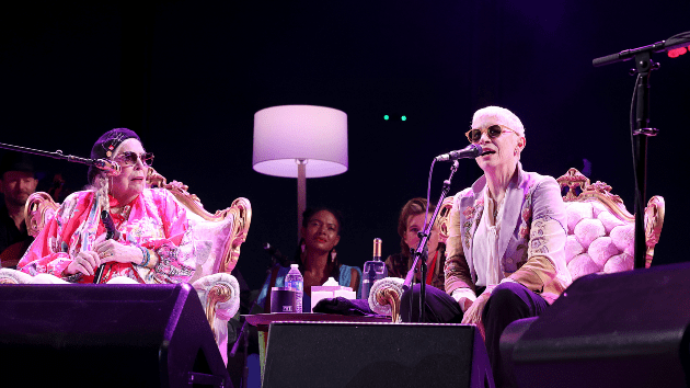 getty_jonimitchellannielennox_101623447620