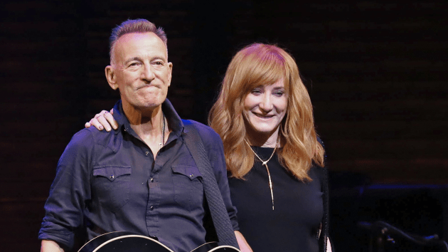getty_brucespringsteenpattiscialfa_103023467901