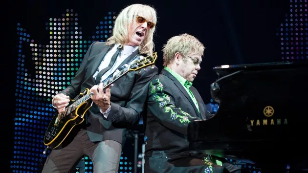 getty_eltonjohnanddavey_11062346436