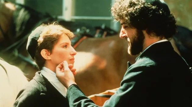 getty_barbrastreisandandmandypatinkin_110723884579
