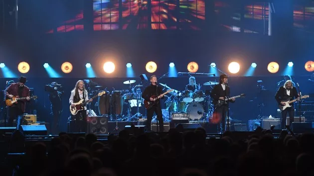 getty_theeagles_110823_0541618