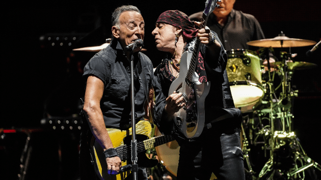 getty_brucespringsteenstevevanzandt_112223776658
