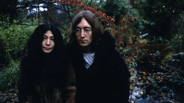 getty_johnlennonyokoono_120623640266