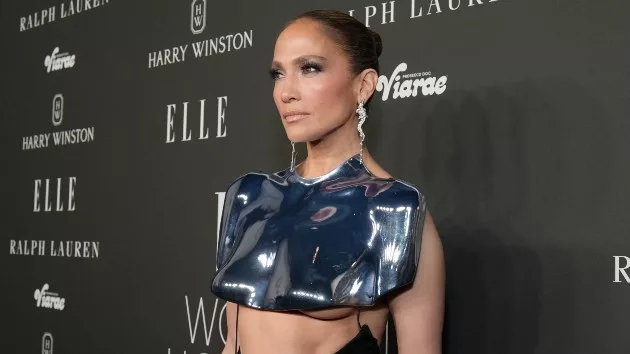 getty_jenniferlopezmetaltop_120623446805
