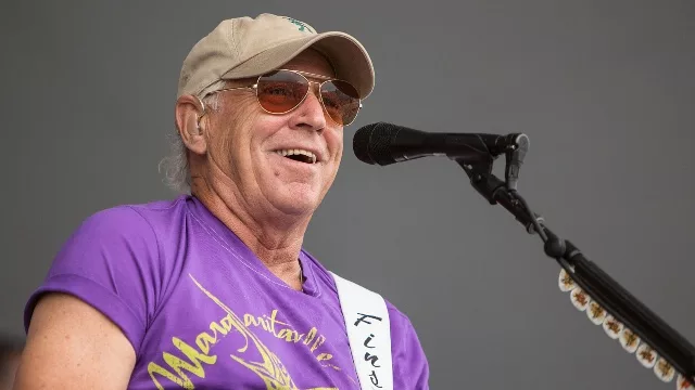 getty_jimmybuffett_012624676180