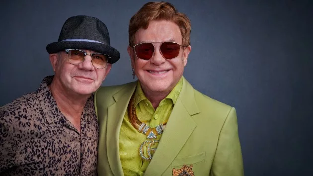 m_eltonjohnandbernietaupingershwinprize_gavinbond_013024471658