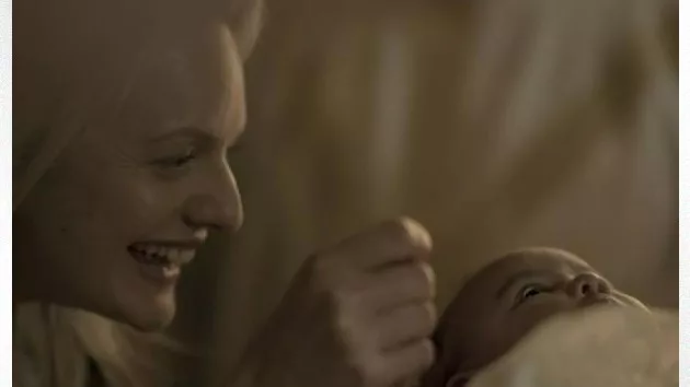 e_elisabeth_moss_handmaids_01312024537404