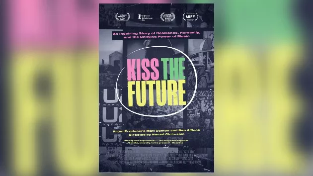 m_kissthefuture_02092476068