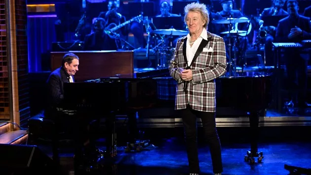 m_rodstewartandjoolsonfallon_021524140040