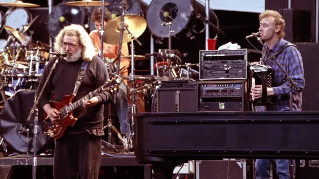 getty_brucehornsbygratefuldead_030524271877