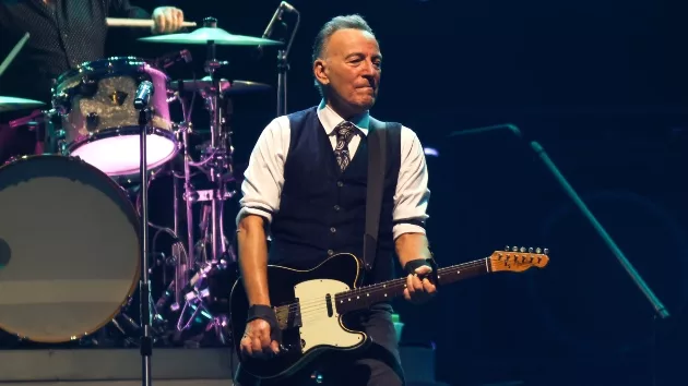 getty_brucespringsteen_071624656158