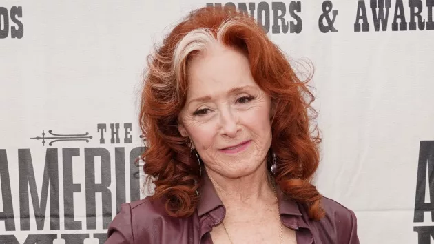getty_bonnieraitt_071824804353