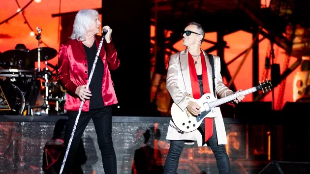 getty_defleppard_080624269825