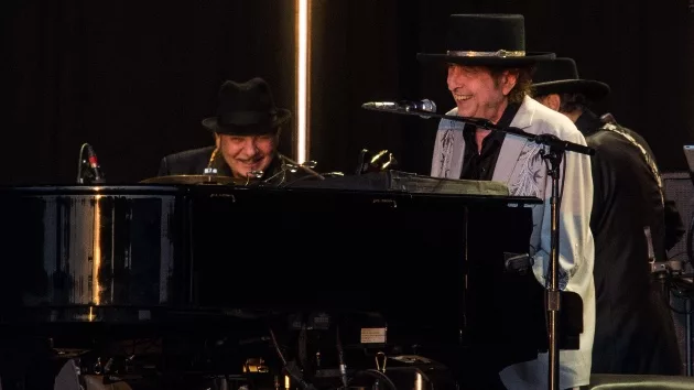 getty_bobdylan_081924745242