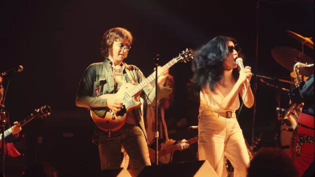 getty_johnlennonyokoonoonetoone_083024627140