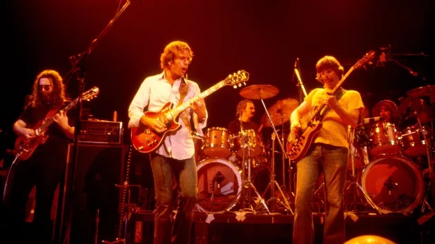 getty_gratefuldead_110124183058