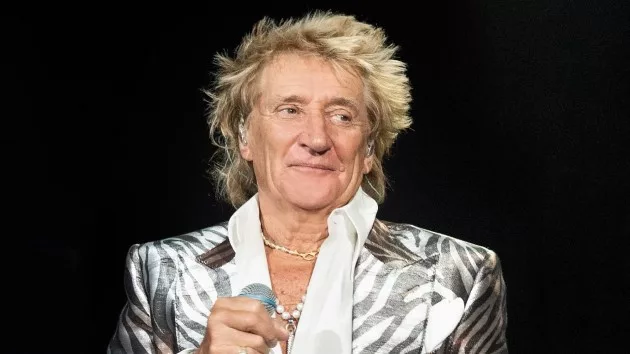 getty_rodstewartonstage_112624679960