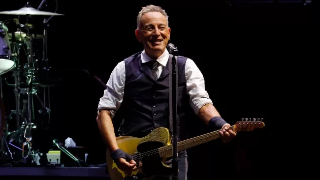 getty_brucespringsteen_121324624261