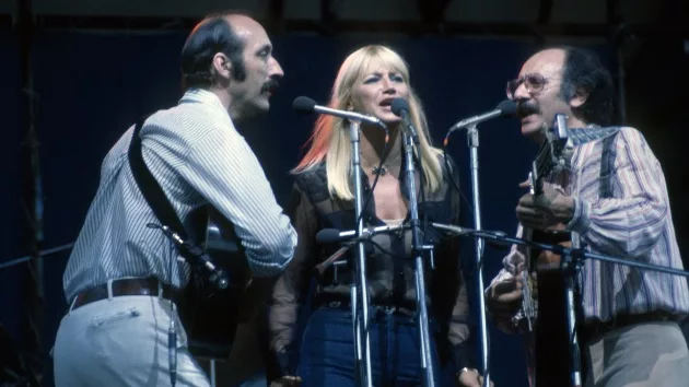 getty_peterpaulandmary_010725301966