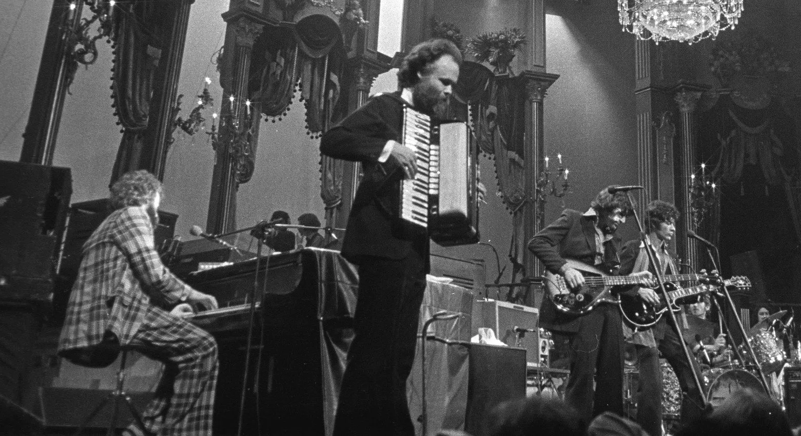 getty_garthandthebandatlastwaltz_012125175476