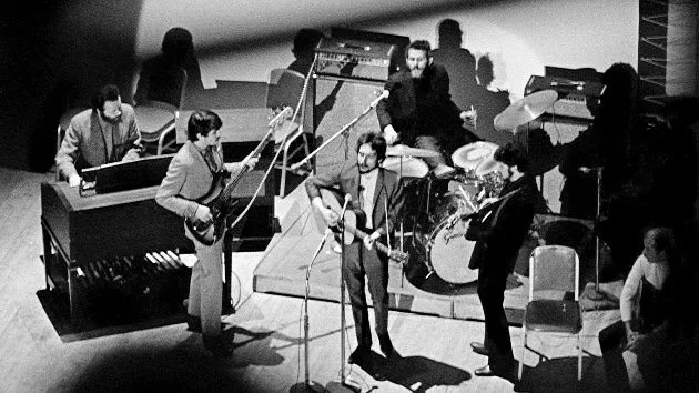 getty_bobdylantheband_012825924175