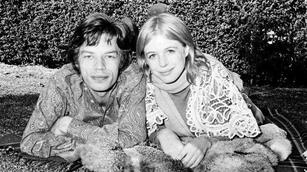 getty_mickjaggermariannefaithfull_013035367307