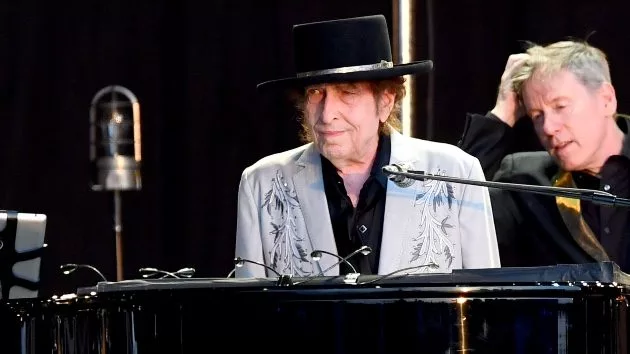 getty_bobdylan_020325255633