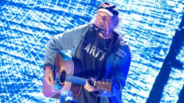 getty_neilyoung_020625256988
