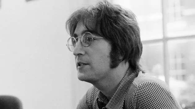 getty_johnlennon_031425700833