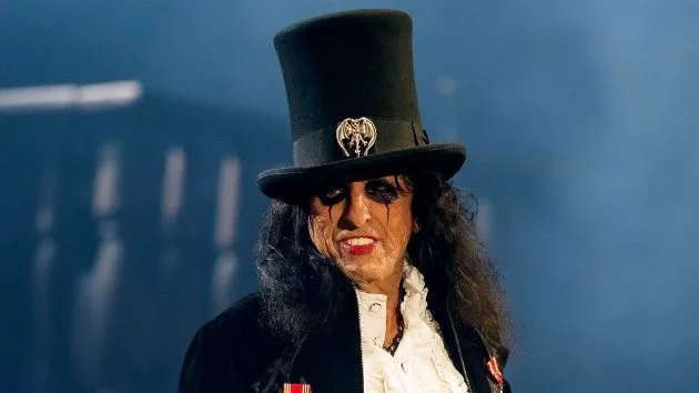 getty_alicecooper_042125670657