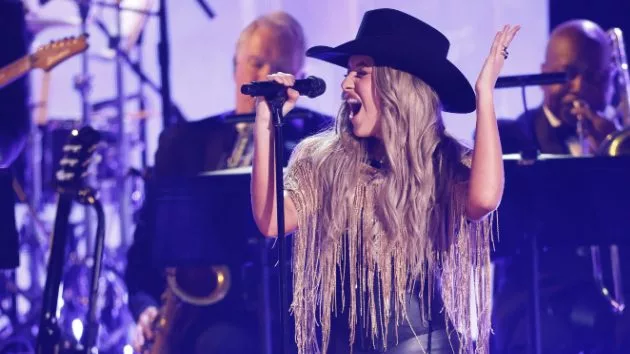 m_laineywilson2025grammyscbs368124